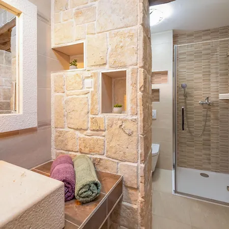 Holiday home La Montagna Lokva Rogoznica